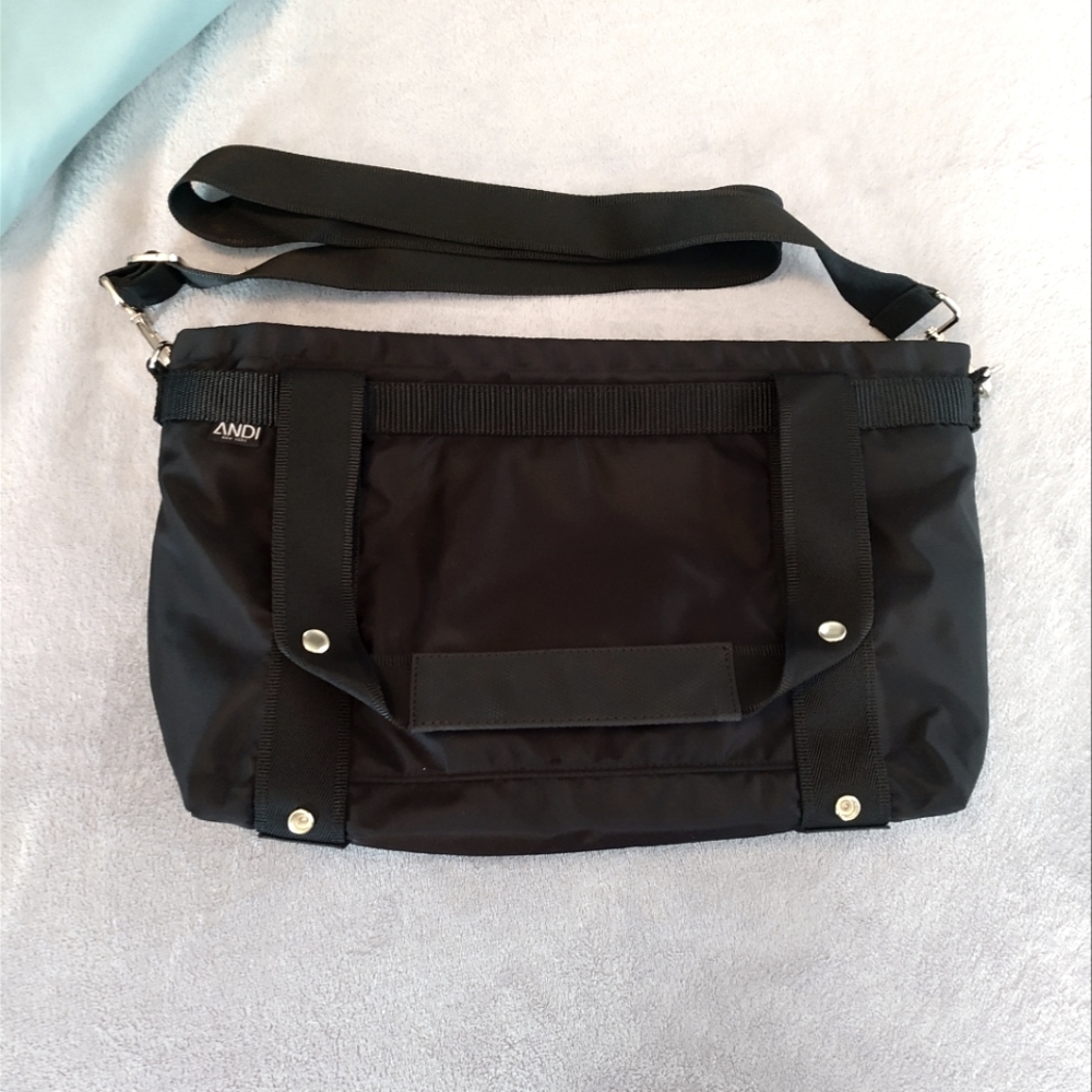 ANDI The Black Apple Small, black bag